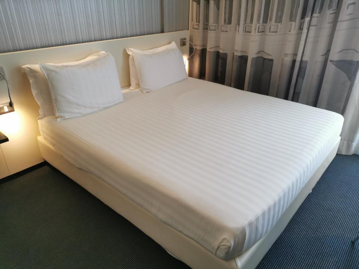 โงแรมไอบิส สไตล์ โรมา อียูอาร์ Hotel ภายนอก รูปภาพ