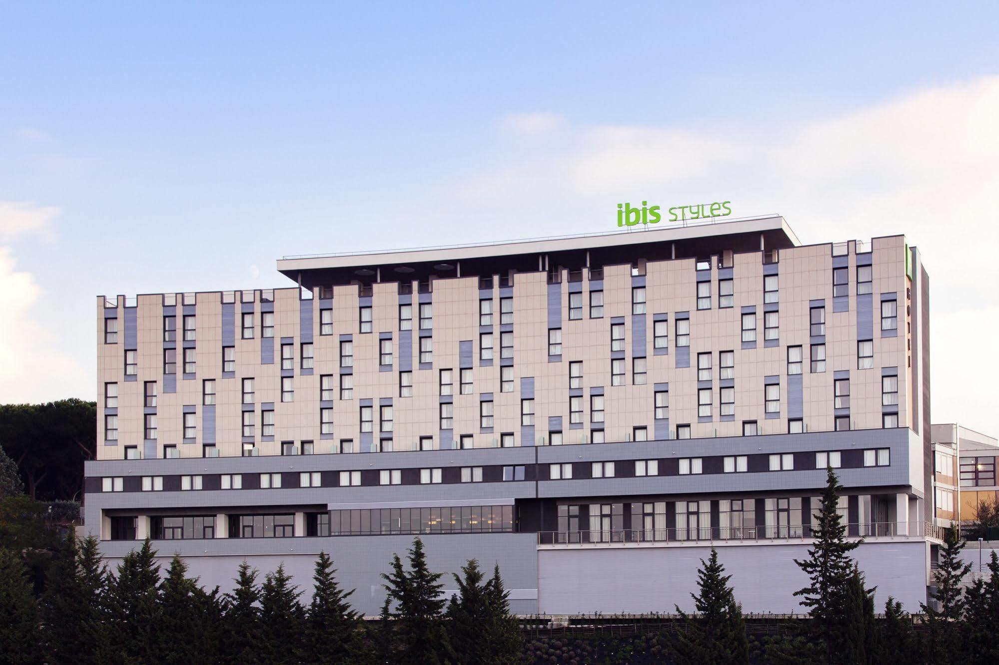 โงแรมไอบิส สไตล์ โรมา อียูอาร์ Hotel ภายนอก รูปภาพ