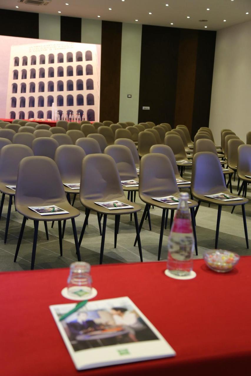 โงแรมไอบิส สไตล์ โรมา อียูอาร์ Hotel ภายนอก รูปภาพ